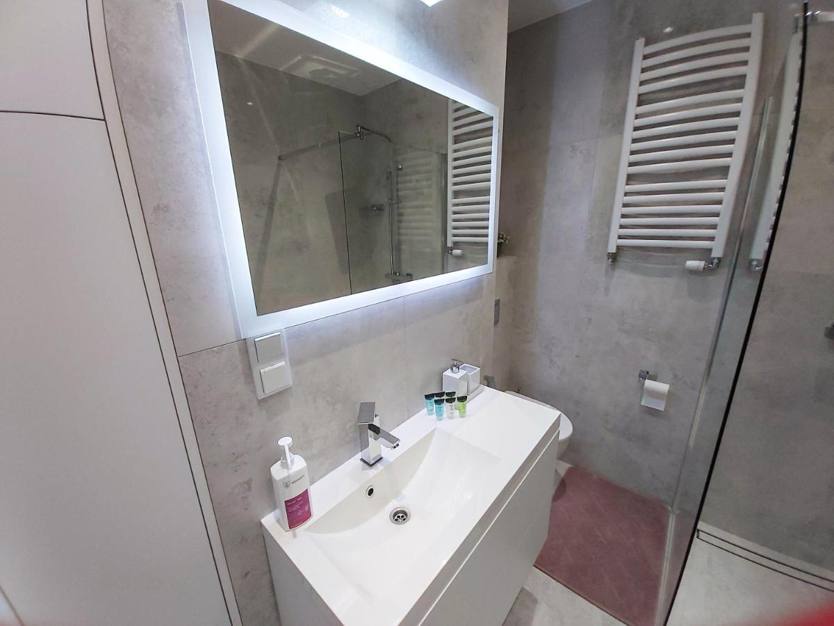 Apartament Bella Rosa Z Podziemnym Parkingiem Kielce Ngoại thất bức ảnh
